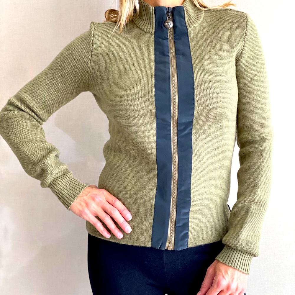 Giorgio Armani Neve Collection. Wool Zipper sweater Jacket